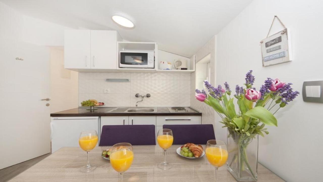 Apartments Angela Baška Voda Habitación foto