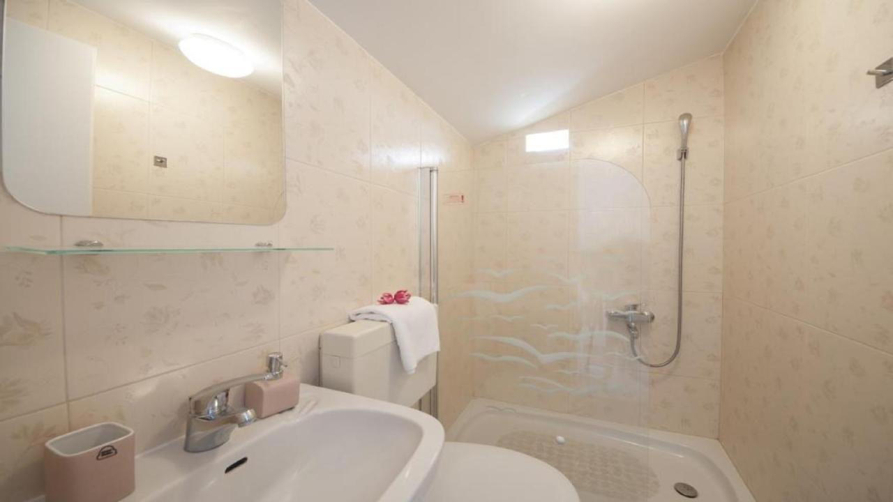 Apartments Angela Baška Voda Habitación foto